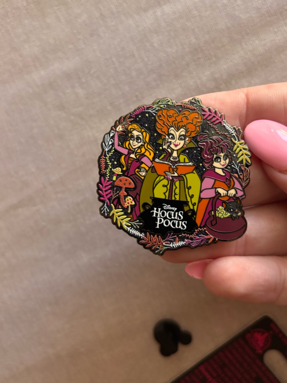 Disney Hocus Pocus Sanderson Sisters Pin Limited Release Halloween Brand New - Picture 3 of 4
